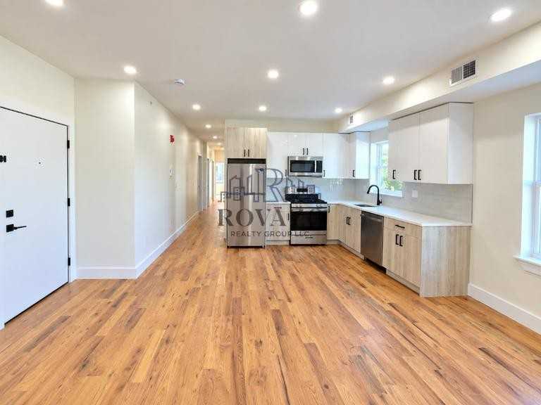 151 Roseville Ave #8C