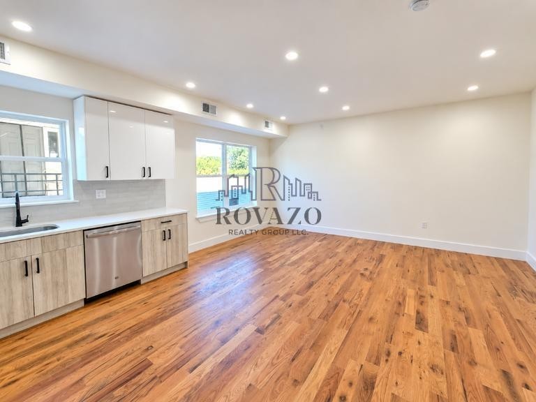 151 Roseville Ave #8C - Photo 3 of 8