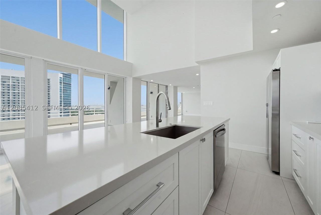 555 Ne 34th St #PH4 - Photo 2 of 50