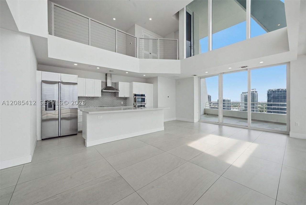 555 Ne 34th St #PH4 - Photo 3 of 50