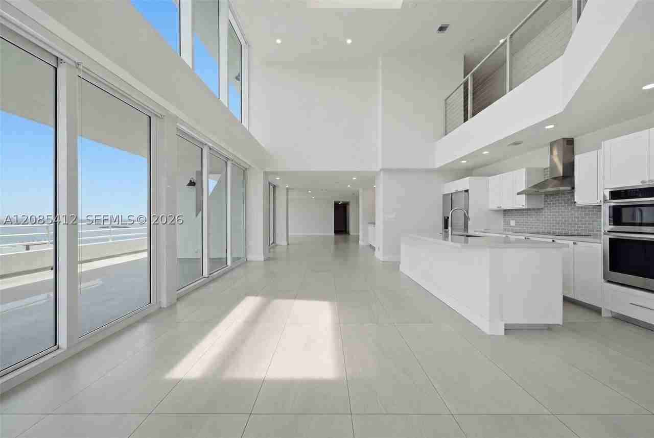 555 Ne 34th St #PH4 - Photo 6 of 50
