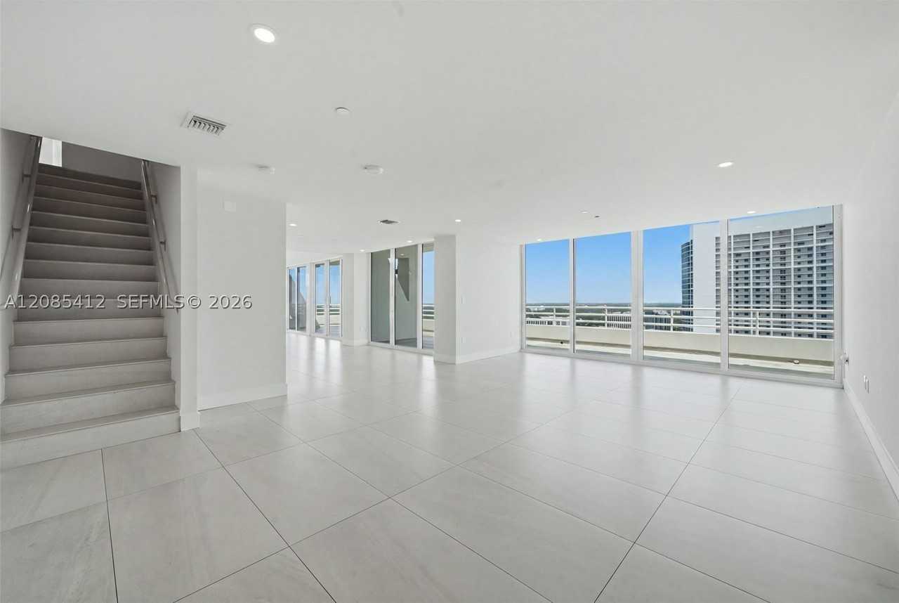 555 Ne 34th St #PH4 - Photo 7 of 50
