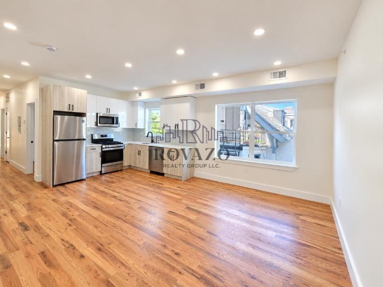 149 Roseville Ave #6C - Photo 2 of 8