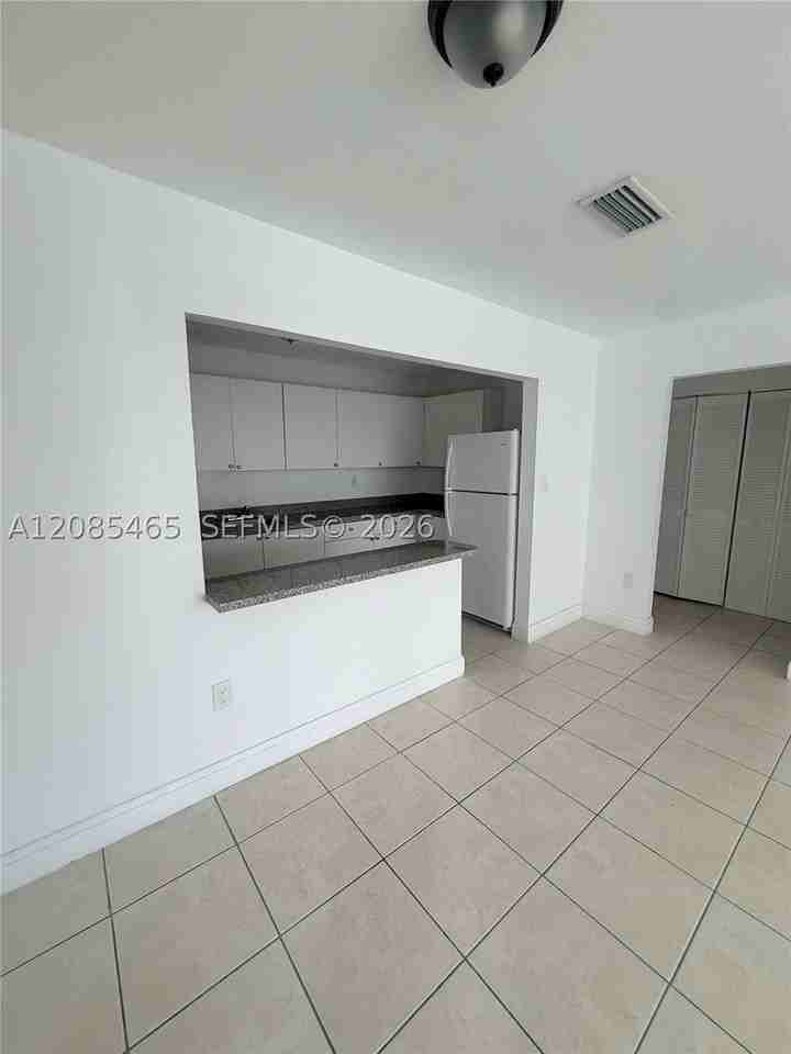 615 Nw 177th St #207 - Photo 2 of 6