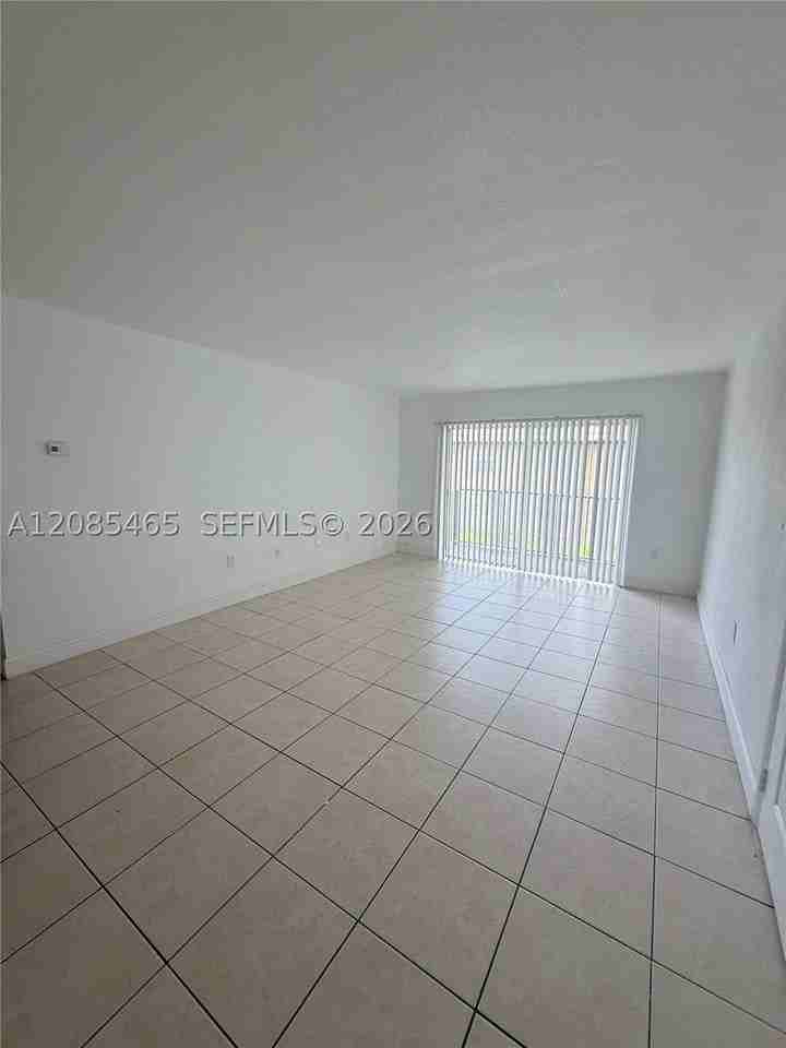 615 Nw 177th St #207 - Photo 3 of 6