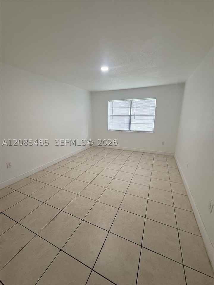 615 Nw 177th St #207 - Photo 4 of 6