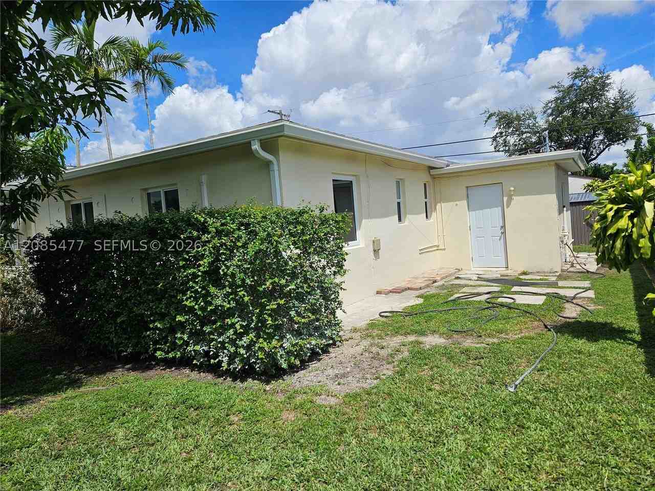 145 Sw 60th Ct - Photo 5 of 32