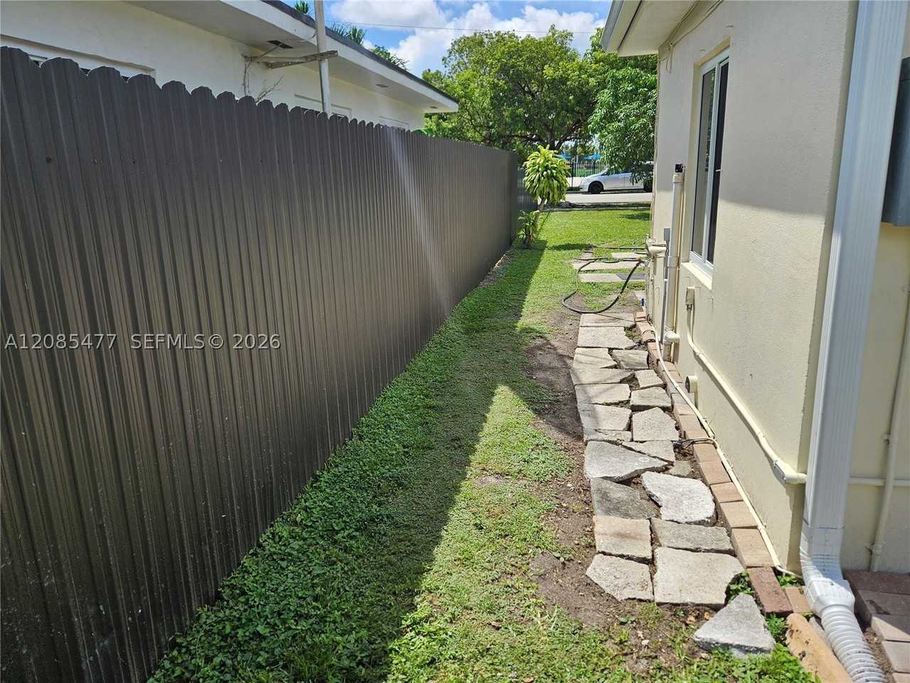 145 Sw 60th Ct - Photo 6 of 32