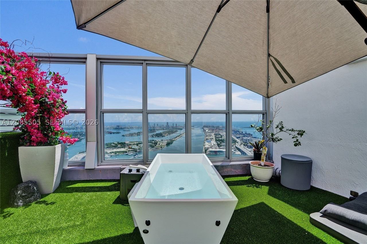 1100 Biscayne Blvd #6303 - Photo 5 of 50