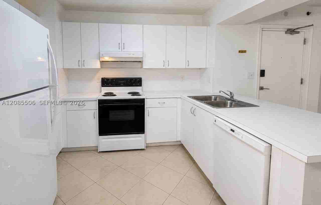 104 Sw 9th St #1403 - Photo 4 of 21