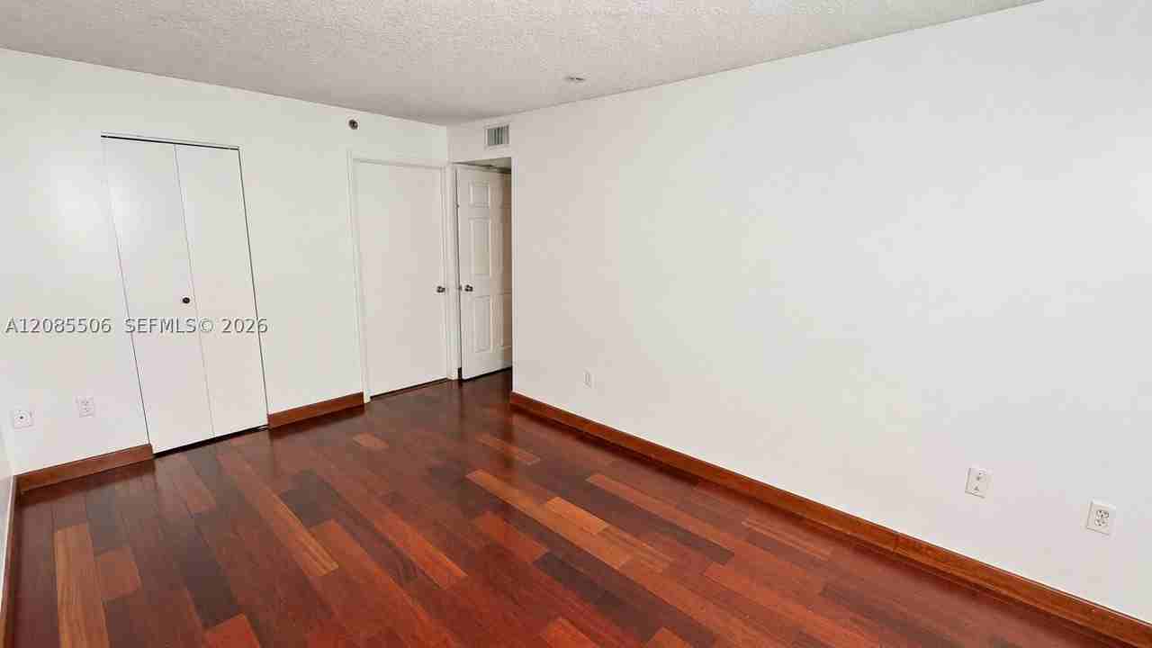 104 Sw 9th St #1403 - Photo 5 of 21