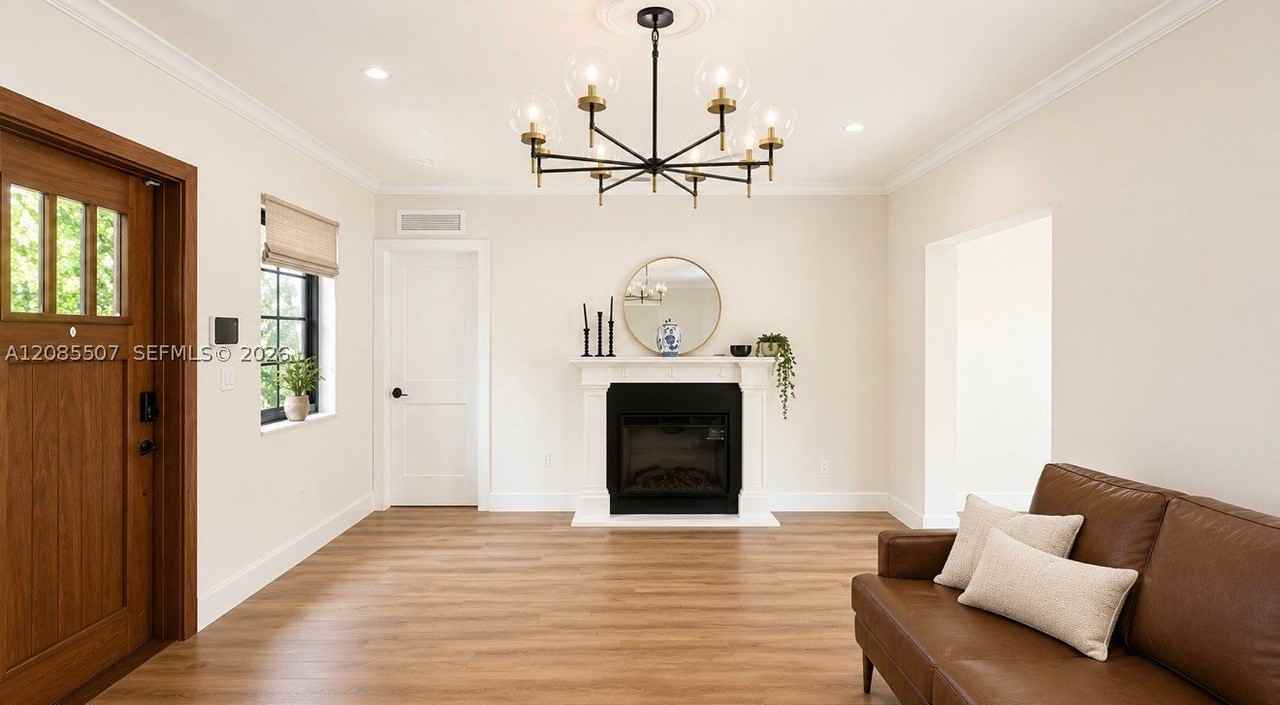735 Ne 72nd St - Photo 2 of 37