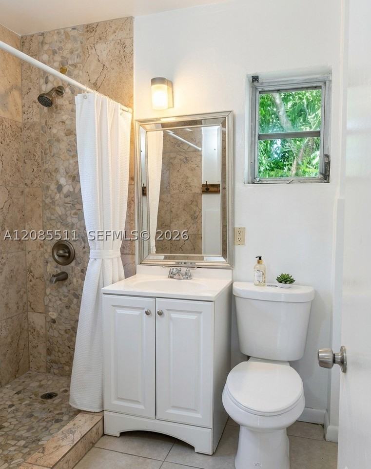 2463 Dewey St #2 - Photo 4 of 7