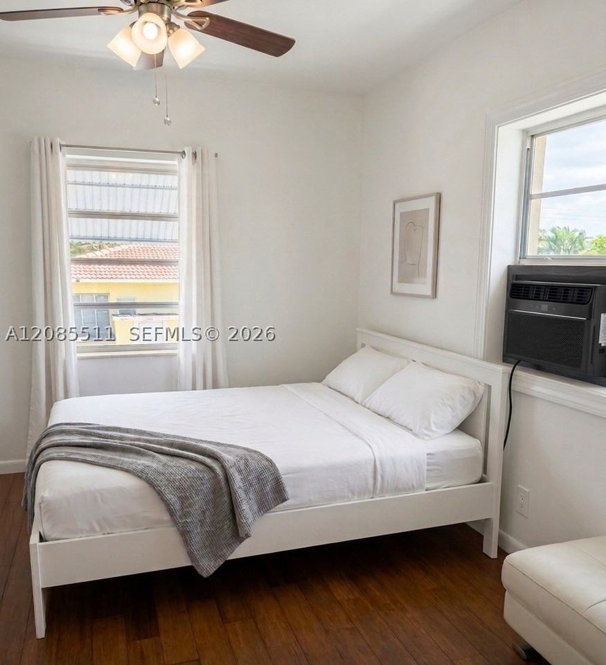 2463 Dewey St #2 - Photo 6 of 7