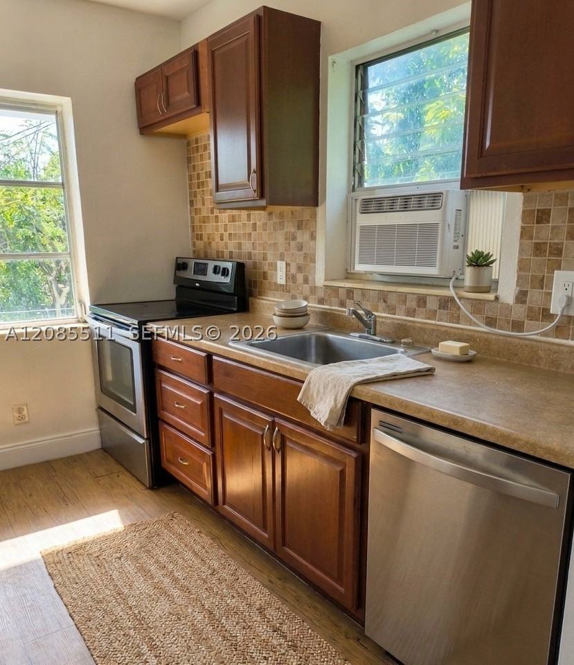 2463 Dewey St #2 - Photo 7 of 7