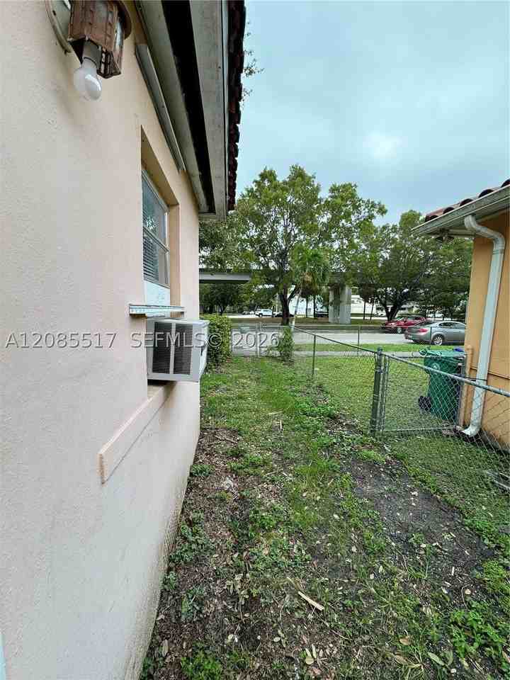 2652 Sw 23rd Ave #BACK - Photo 6 of 11