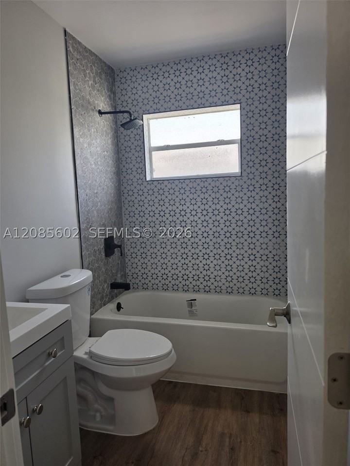 570 Ne 63rd St #3 - Photo 2 of 12
