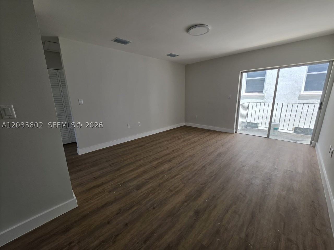 570 Ne 63rd St #3 - Photo 4 of 12