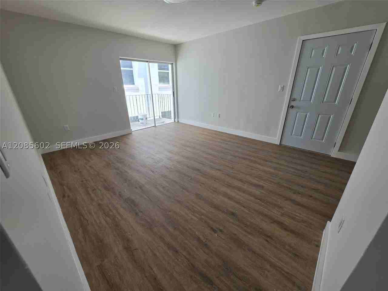 570 Ne 63rd St #3 - Photo 5 of 12