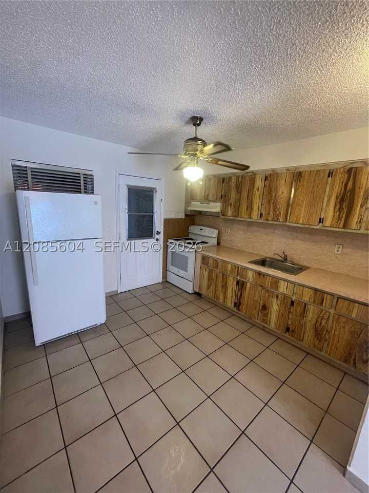 1529 Sw 2nd St #1529 - Photo 5 of 13