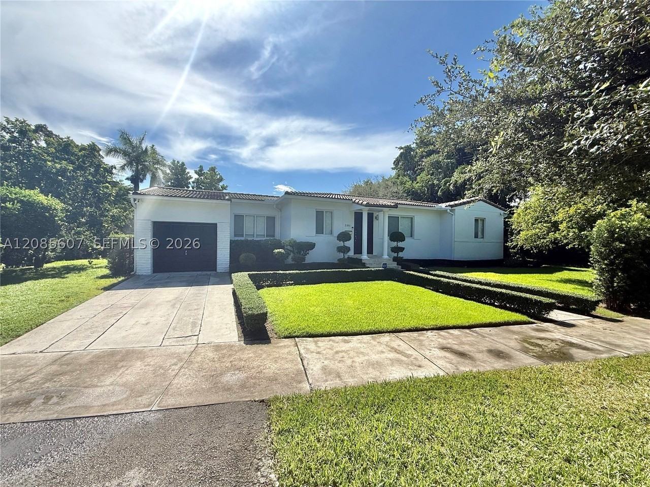 2001 Coral Gate Dr - Photo 2 of 49