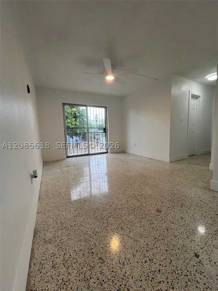 1619 Nw 1st St #4 - Photo 4 of 9