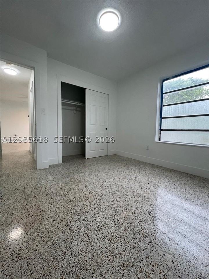 1619 Nw 1st St #4 - Photo 6 of 9