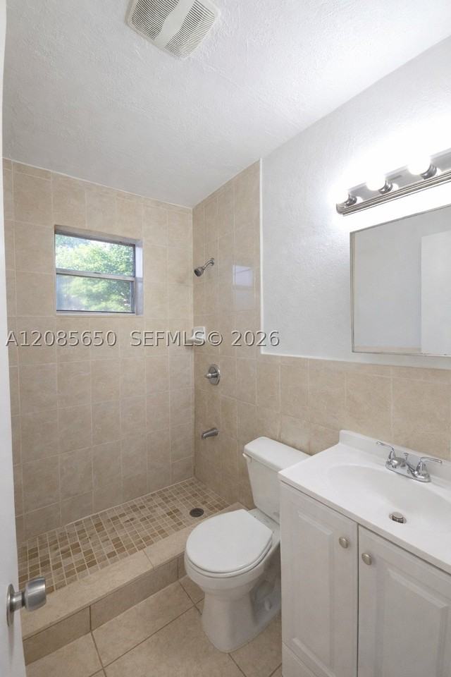 2580 Nw 139th St #1 - Photo 3 of 5
