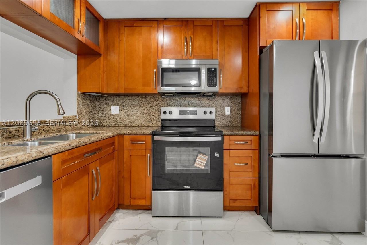 6475 W Oakland Park Blvd #102 - Photo 7 of 47