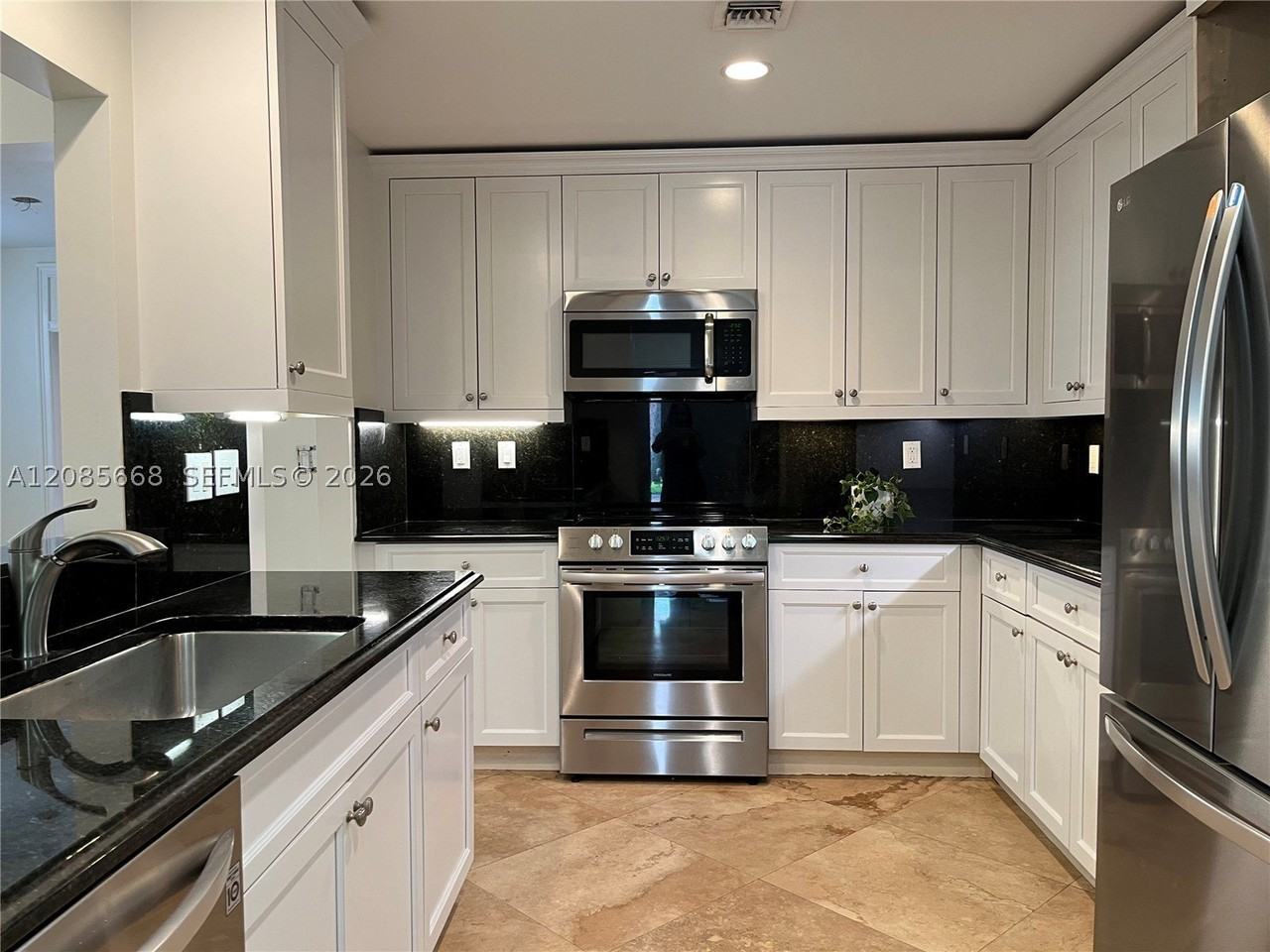 570 Loretto Ave #10 - Photo 4 of 19