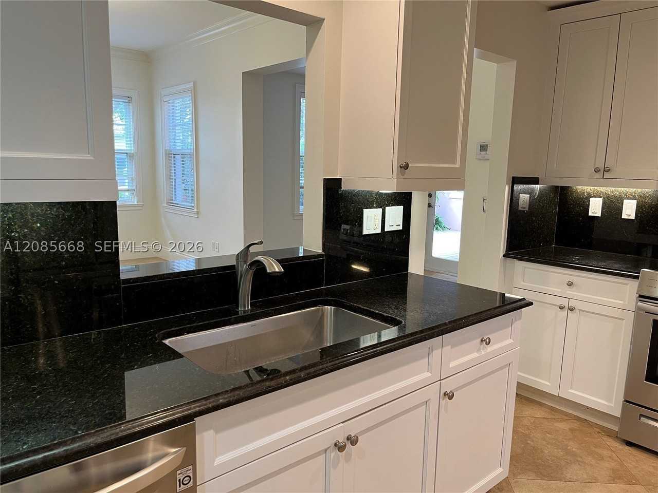 570 Loretto Ave #10 - Photo 5 of 19