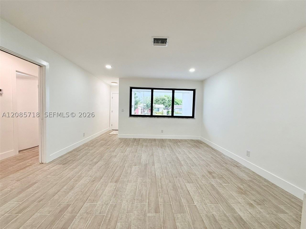 2201 N 54th Ave #0 - Photo 3 of 29