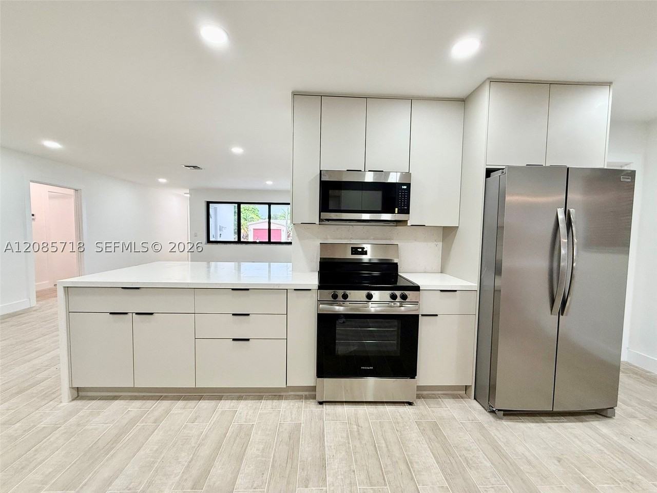 2201 N 54th Ave #0 - Photo 6 of 29