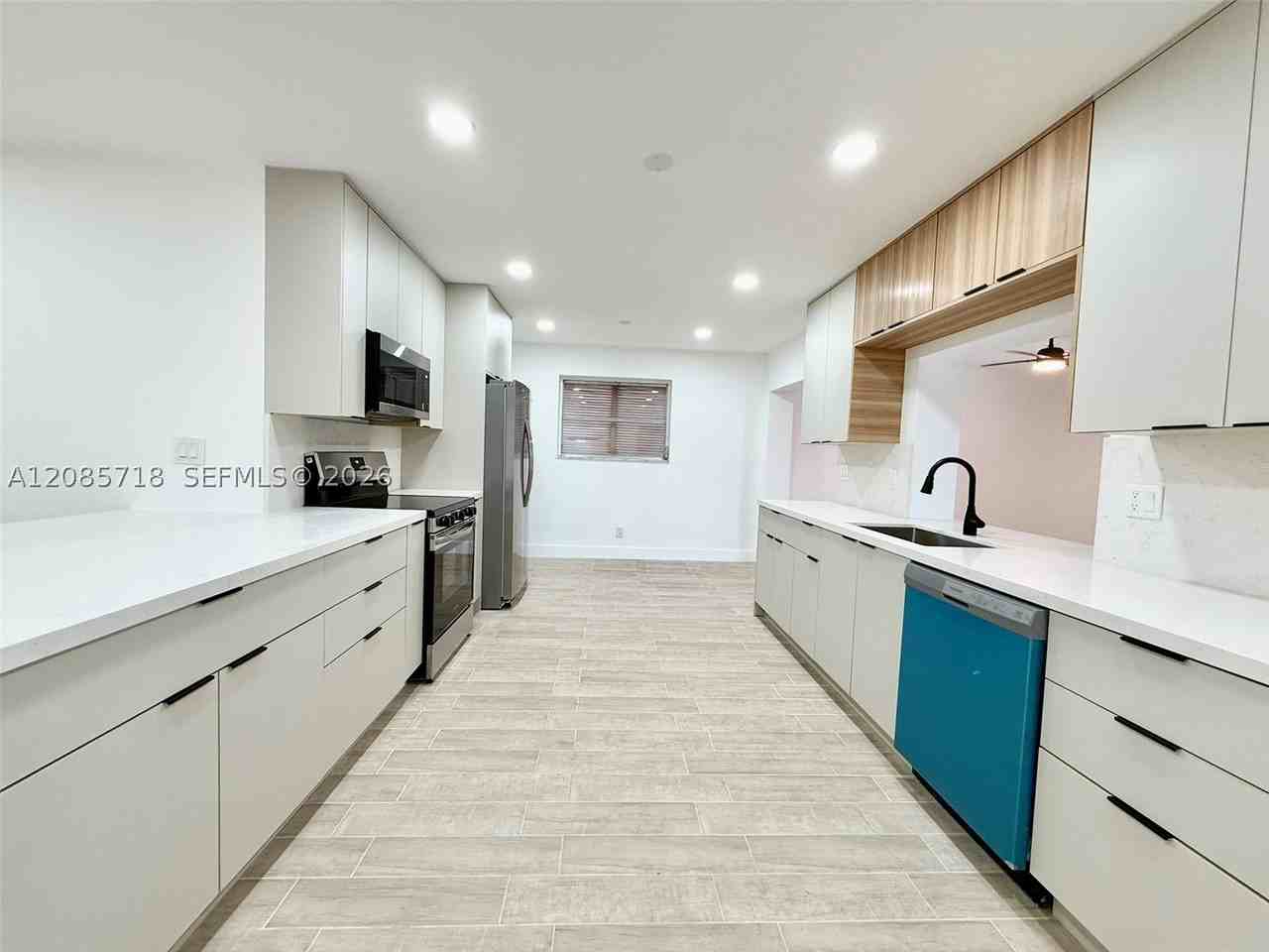 2201 N 54th Ave #0 - Photo 7 of 29