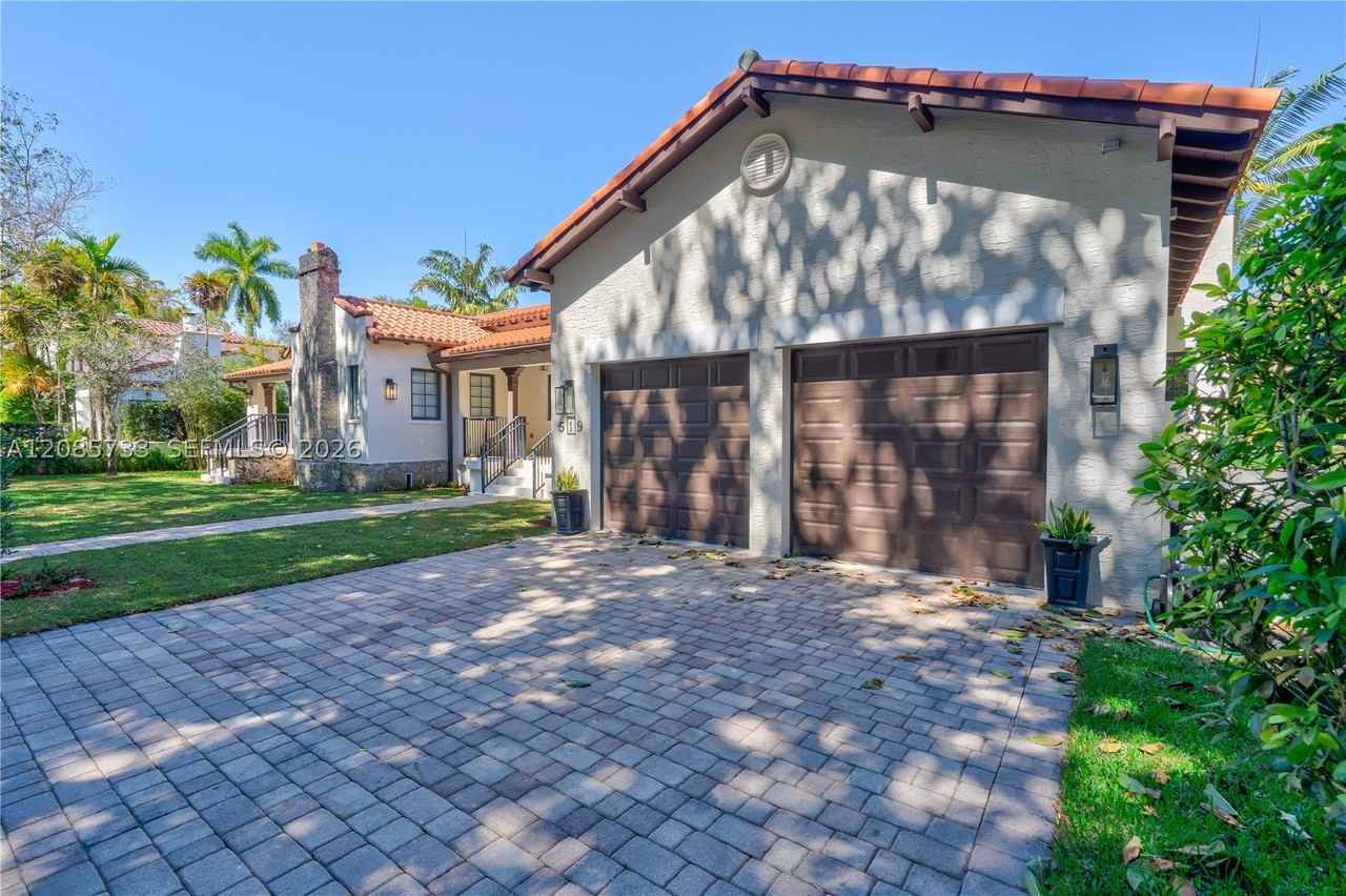 519 Alhambra Cir - Photo 5 of 50