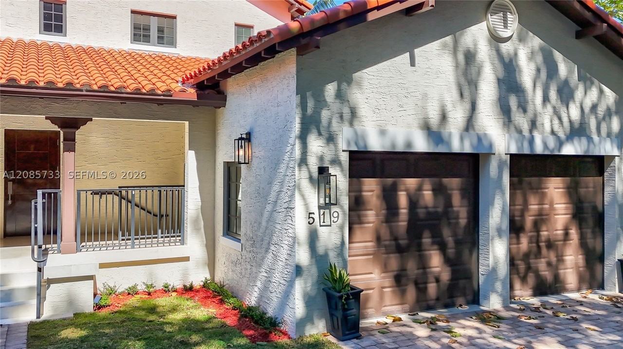 519 Alhambra Cir - Photo 7 of 50