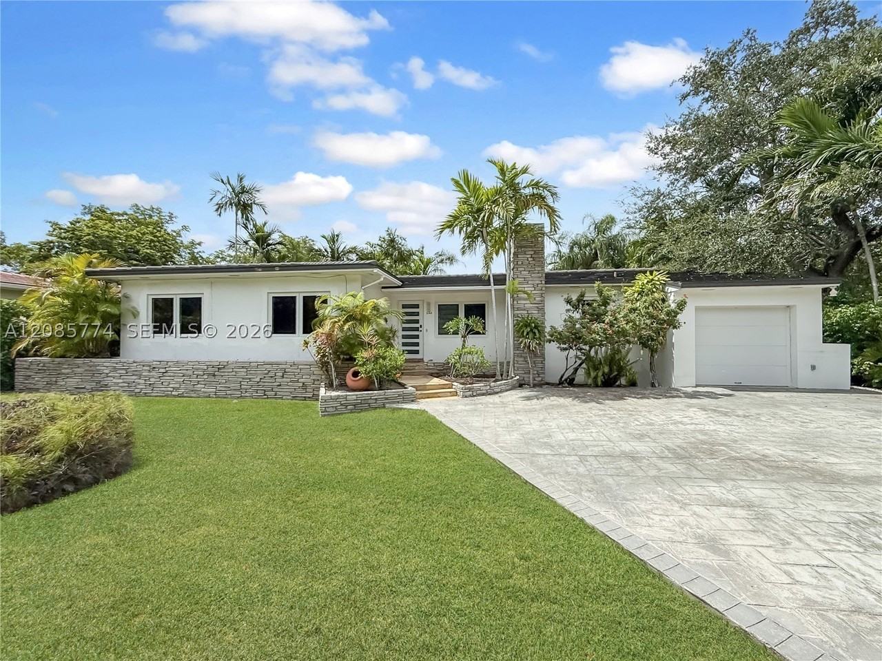 3128 Coconut Grove Dr - Photo 2 of 43