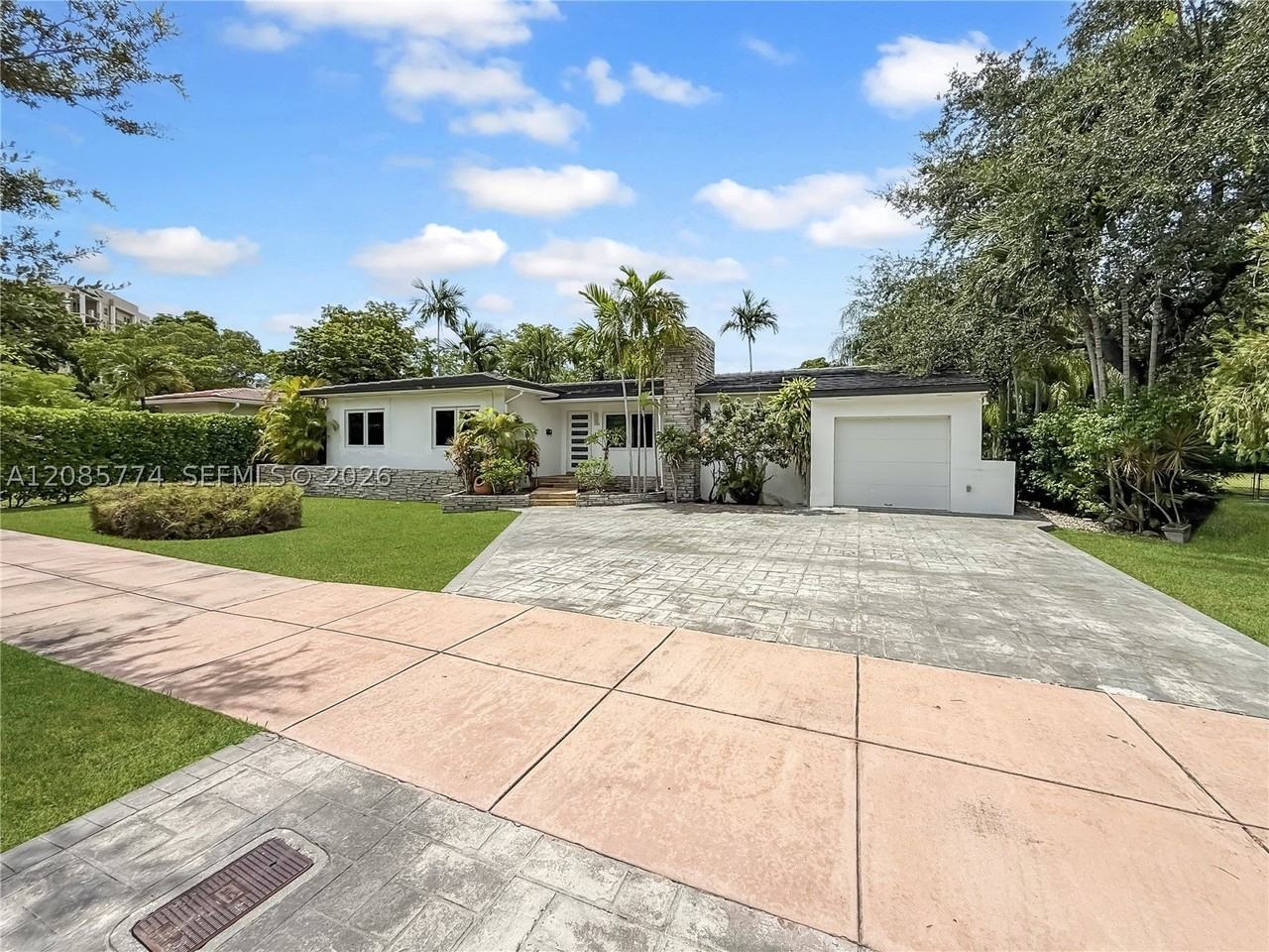 3128 Coconut Grove Dr - Photo 3 of 43