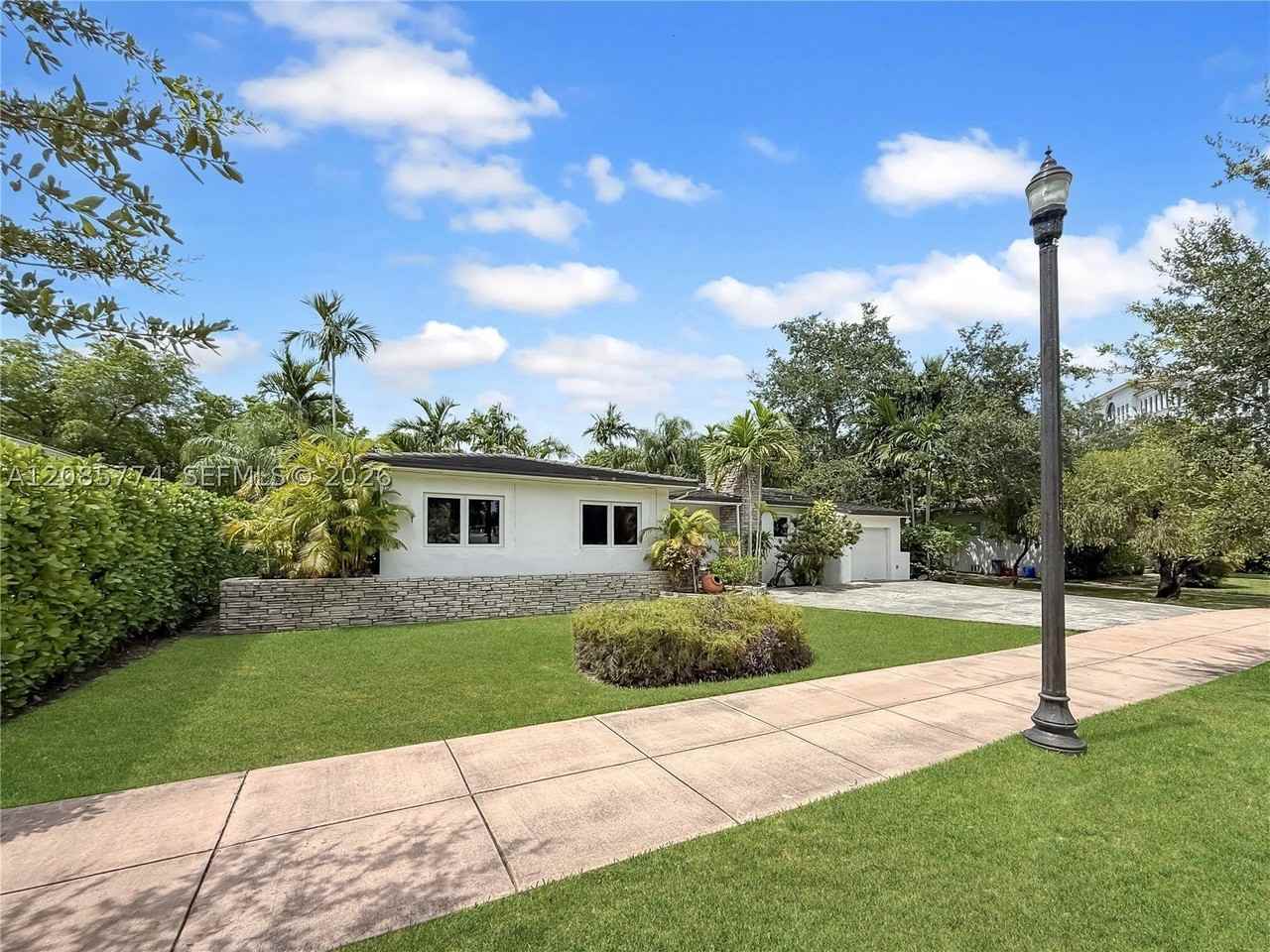 3128 Coconut Grove Dr - Photo 4 of 43