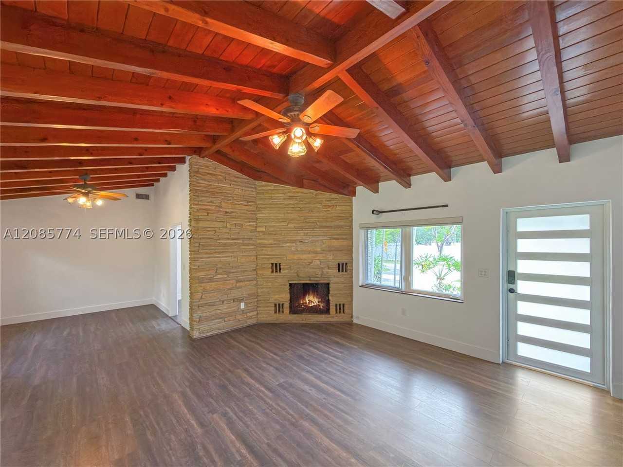 3128 Coconut Grove Dr - Photo 5 of 43