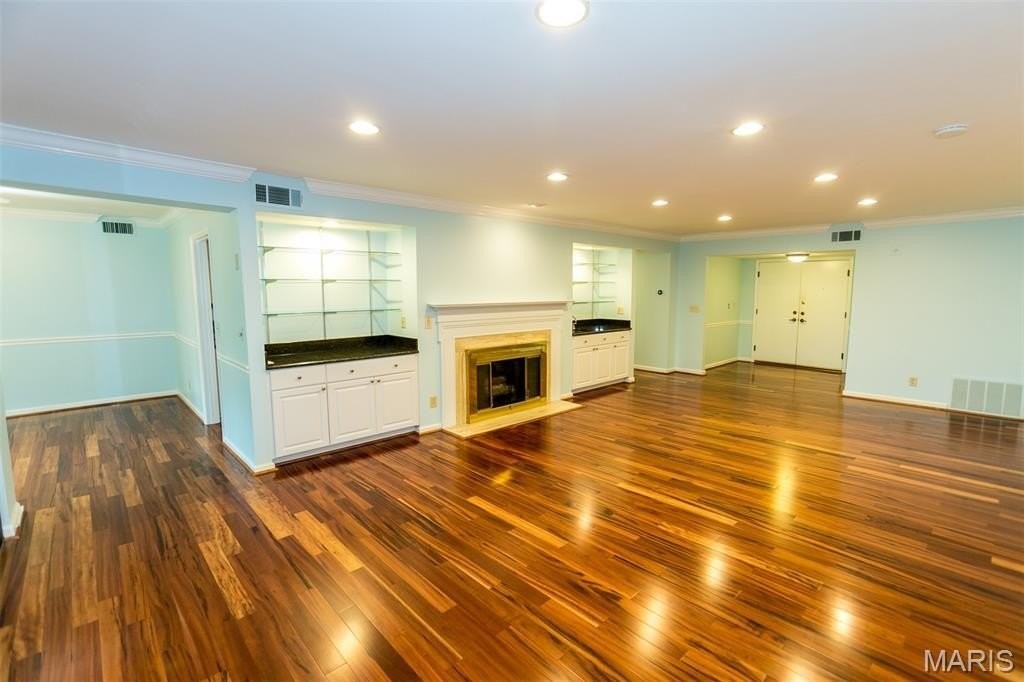 590 Sarah Ln #406 - Photo 7 of 27