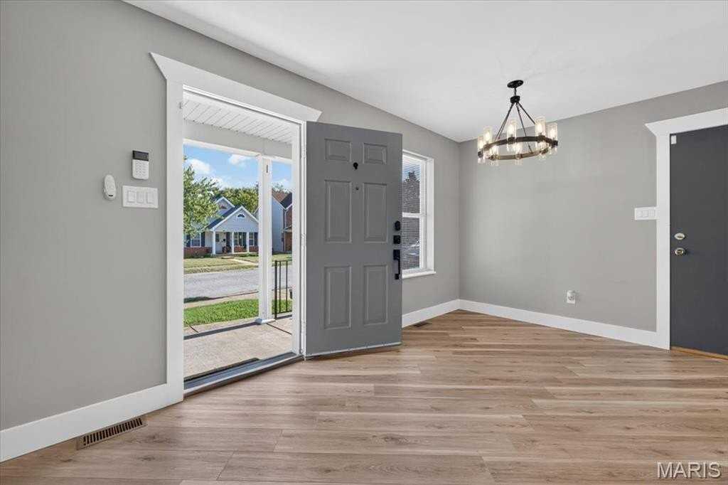 3024 Caroline St - Photo 7 of 36