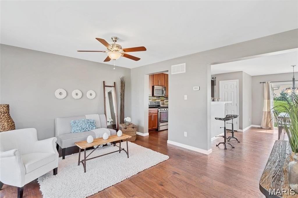 201 Countryshire Dr - Photo 4 of 31