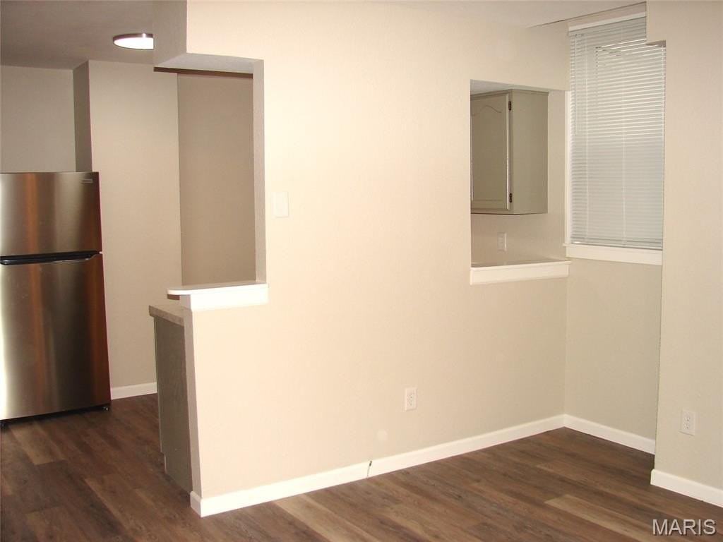 420 E Vandalia St #B1 - Photo 3 of 15