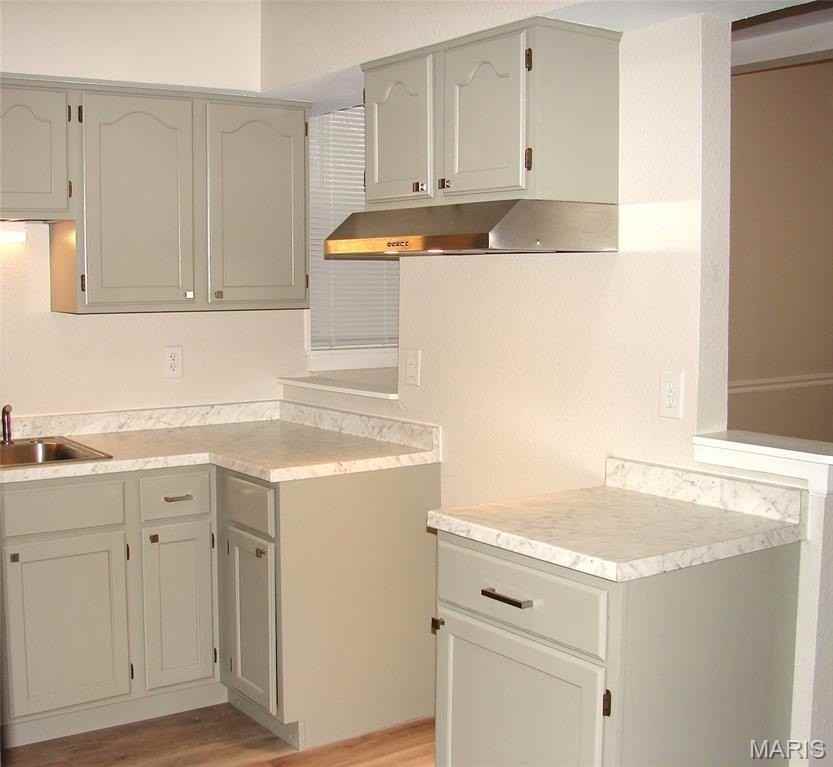 420 E Vandalia St #B1 - Photo 5 of 15
