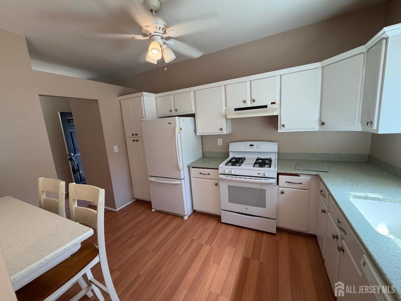 3081 Cypress Ct - Photo 6 of 16