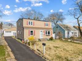 featured image of 48 Buchanan Ave