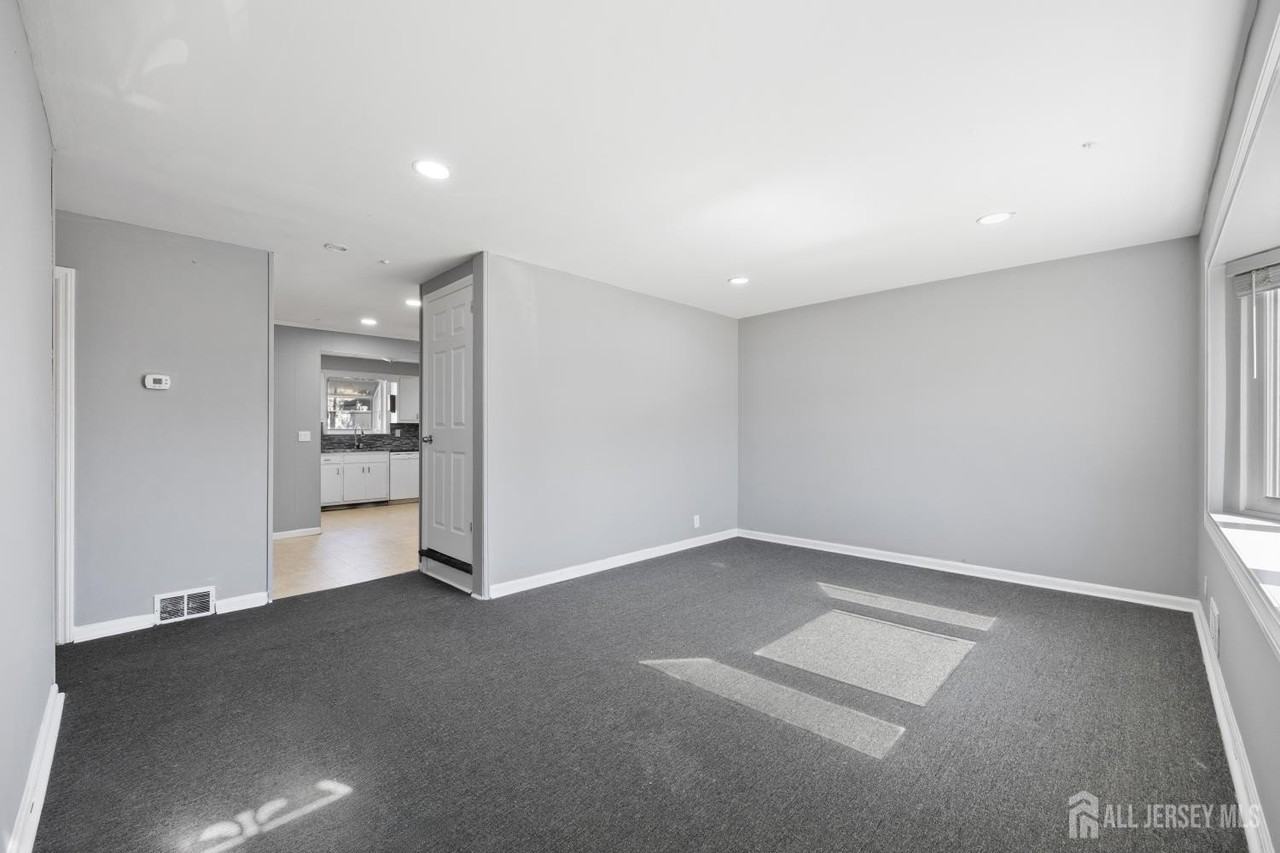 48 Buchanan Ave - Photo 2 of 32
