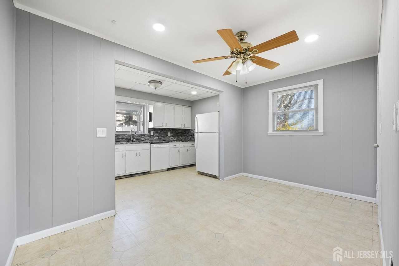 48 Buchanan Ave - Photo 4 of 32