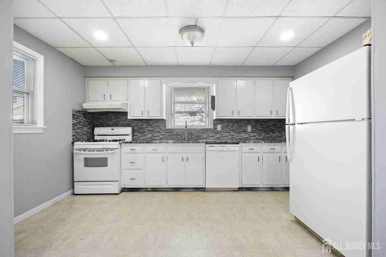 48 Buchanan Ave - Photo 5 of 32